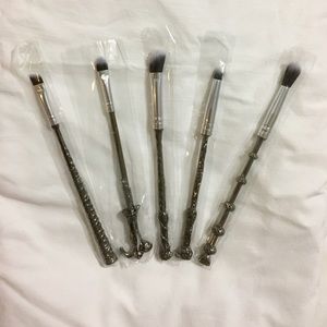 Harry Potter themed makeup brushes.
